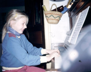 Kiki am Klavier