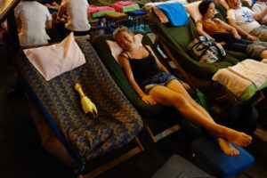 Kiki bekommte eine Fussmassage in Bangkok