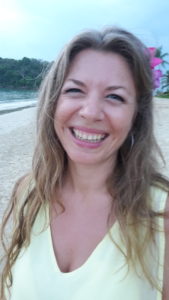 Kiki lacht